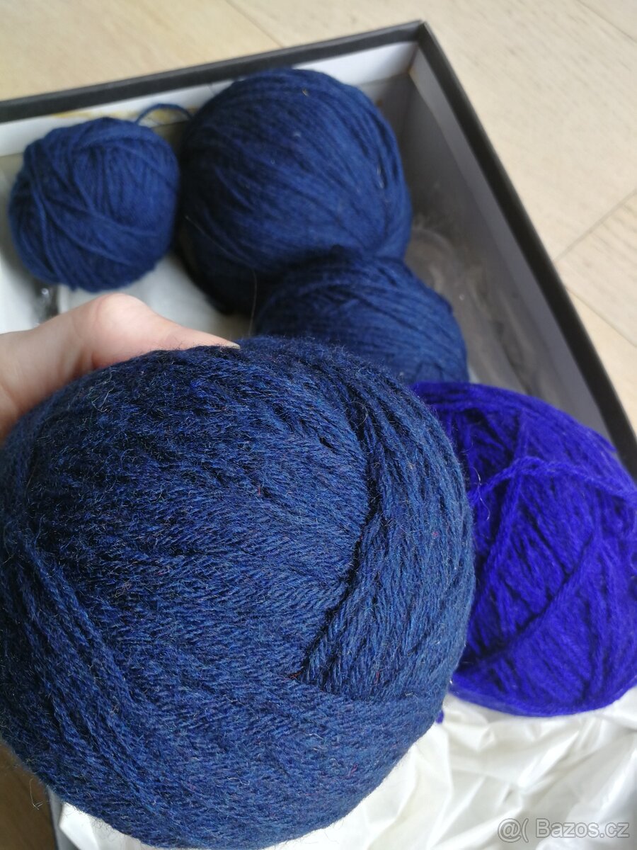 Pletací příze modrá - 2