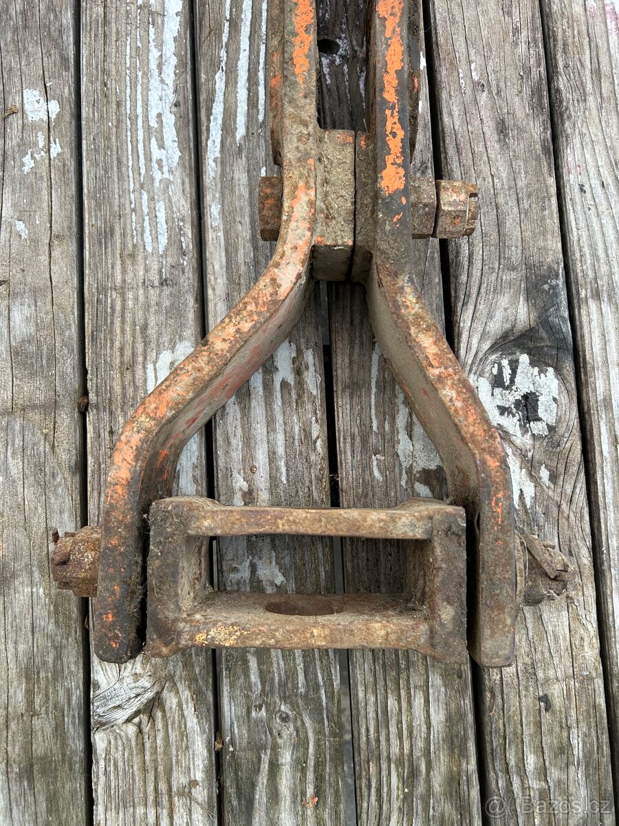 Spodní nakladačový závěs - 2