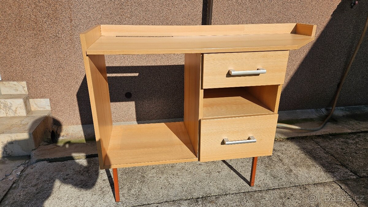 Prodám malou skříňku - 2