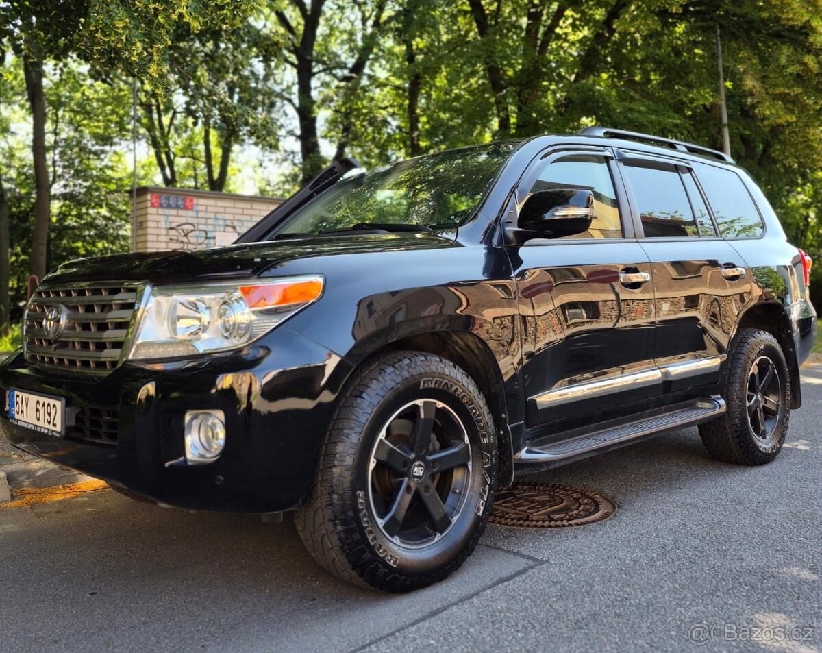 TOYOTA LAND CRUISER 4x4 VDJ200L