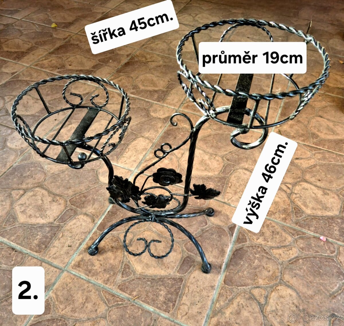 Kovové stojánky na květináče - 2