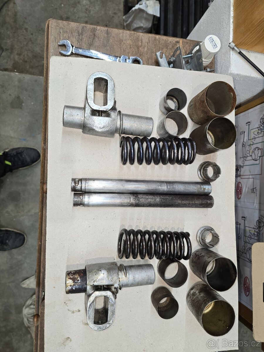 Jawa pérák zadní kluzáky - 2