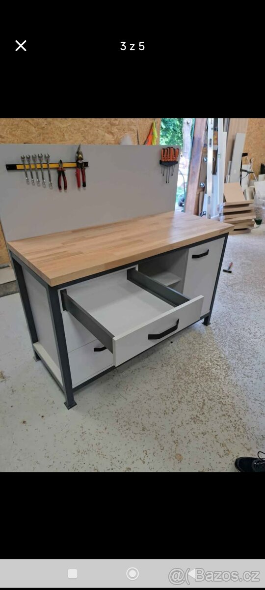 Pracovní stůl - 2