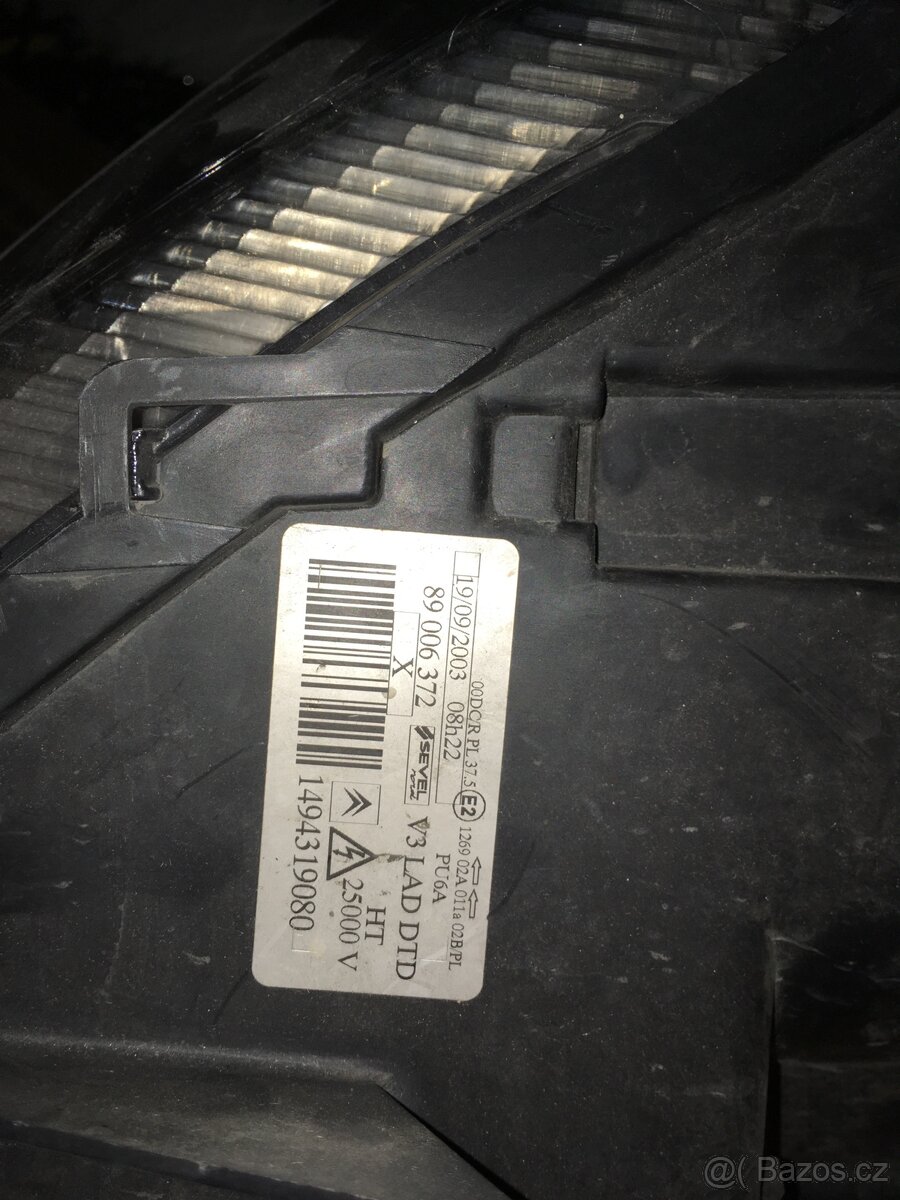 Pravé přední xenonové světlo Citroën C8 - 2