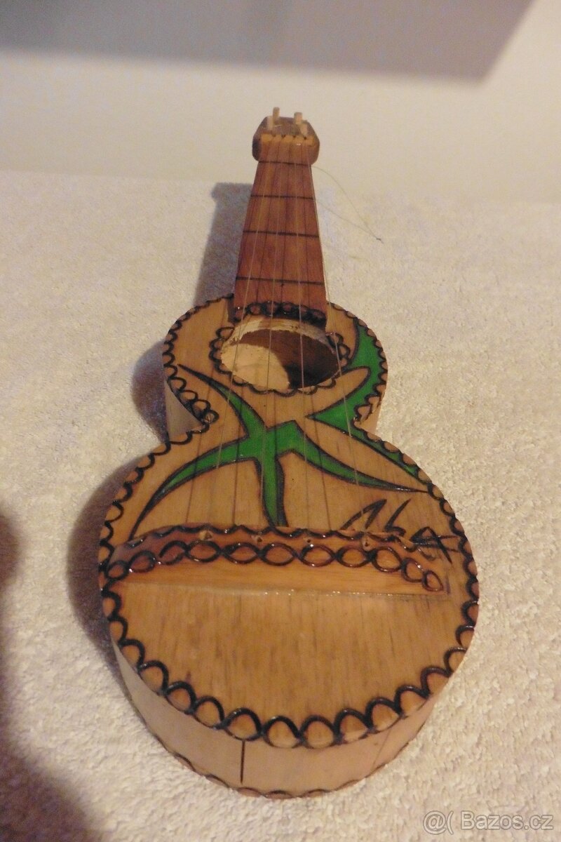 Dřevěná kytara Kuba - 2