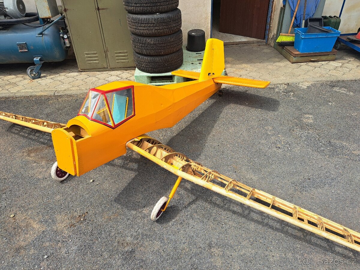 Letadlo Čmelák poptávka. - 2