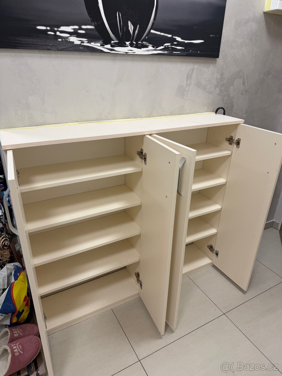 Vestavěný botník - 2