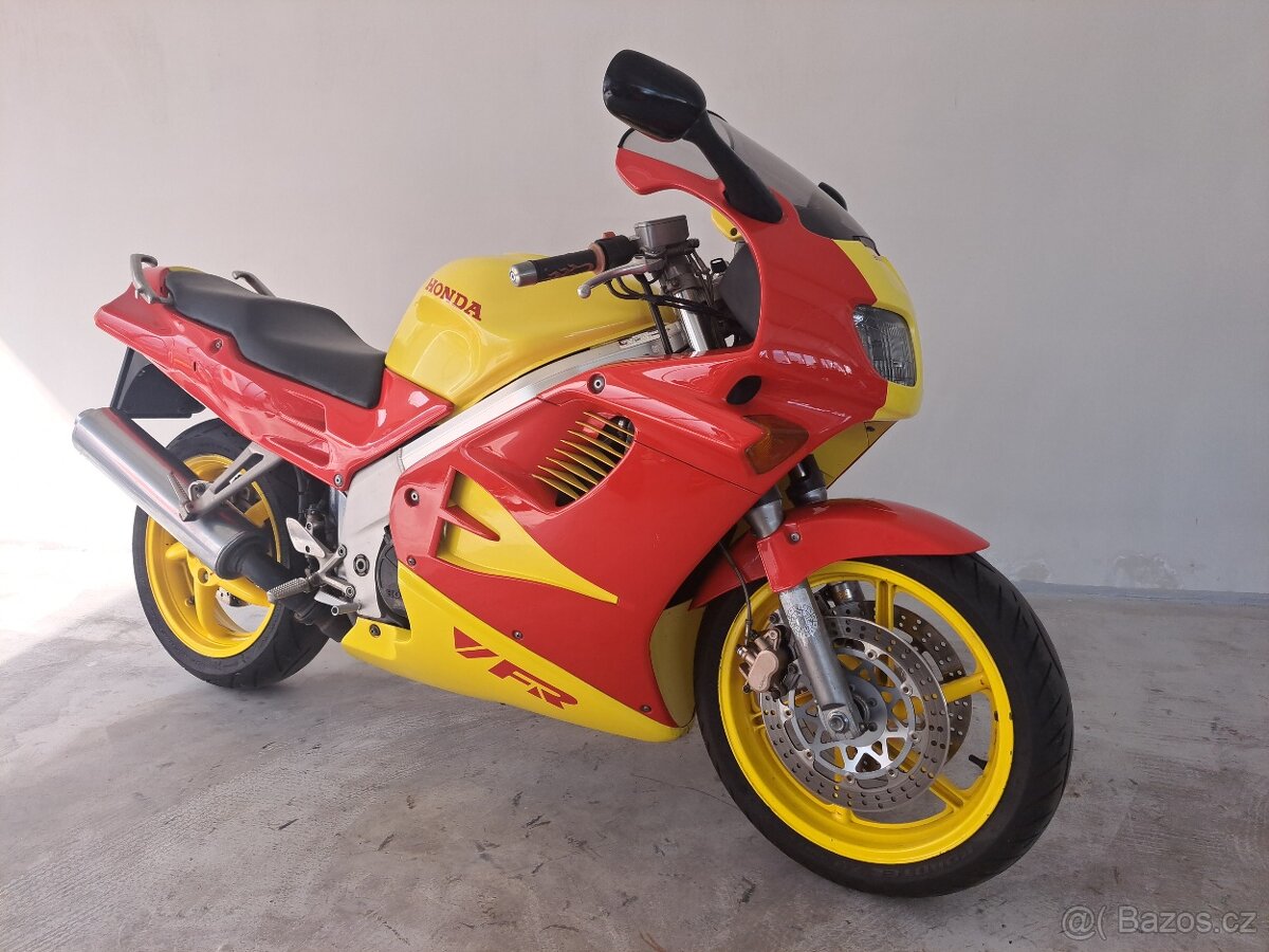 Honda VFR 750F - 2