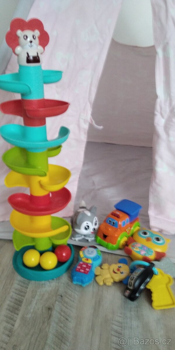 Hračky a teepee - 2