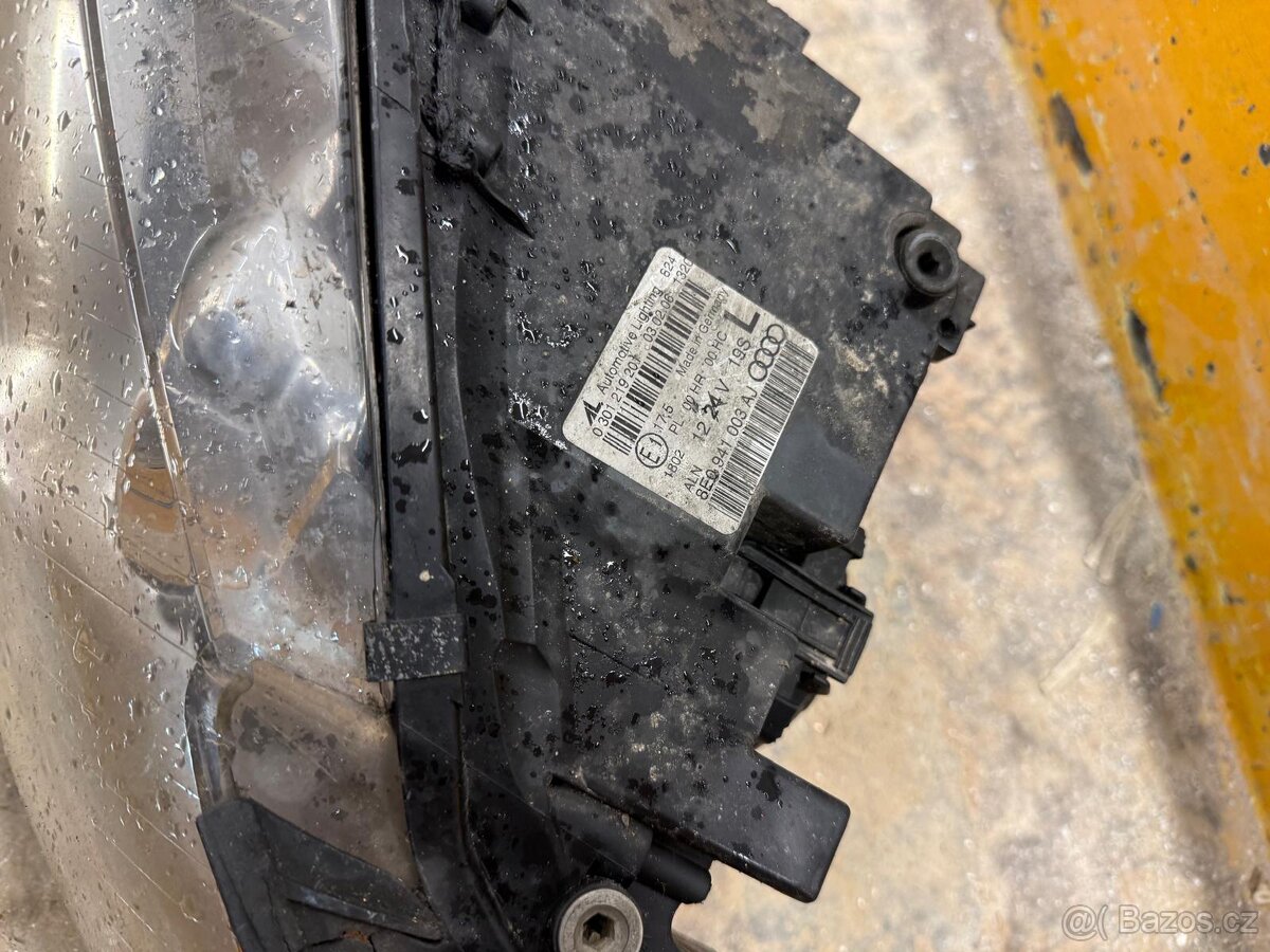 Přední světla Audi A4 b7 - 2