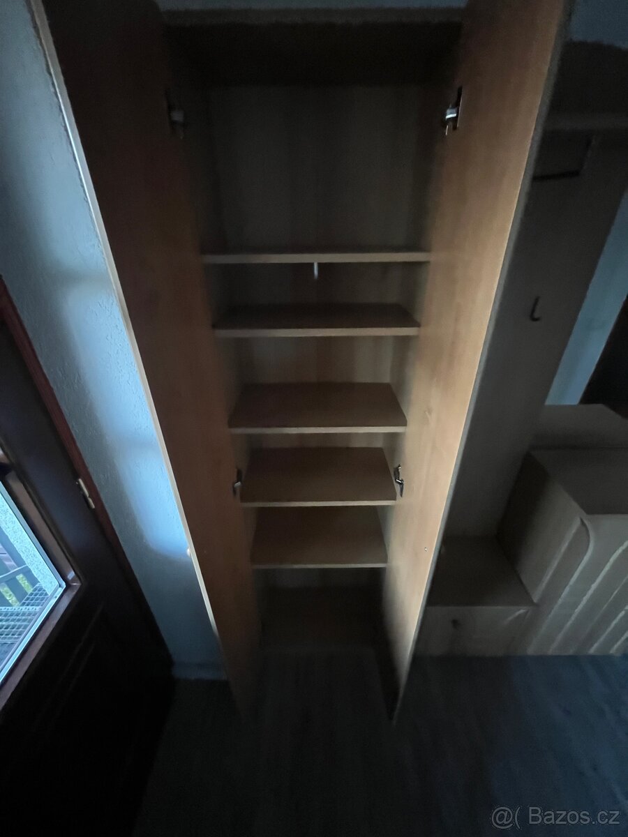 věšáková stěna - 2