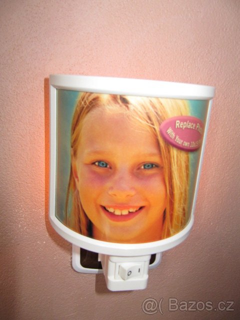 NÁSTĚNNÁ LAMPIČKA DO ZÁSUVKY - 2