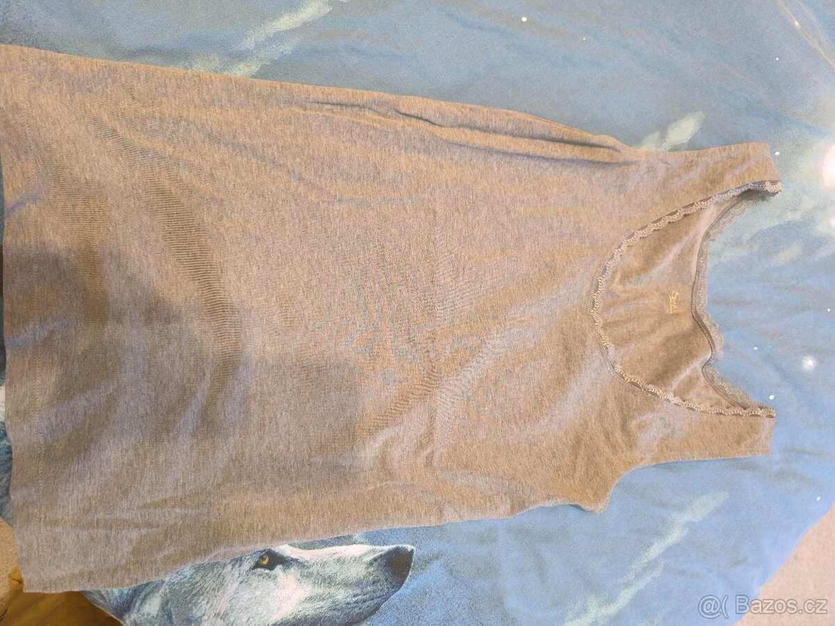 Prodám tašku plnou oblečení vel.38-40 - 2