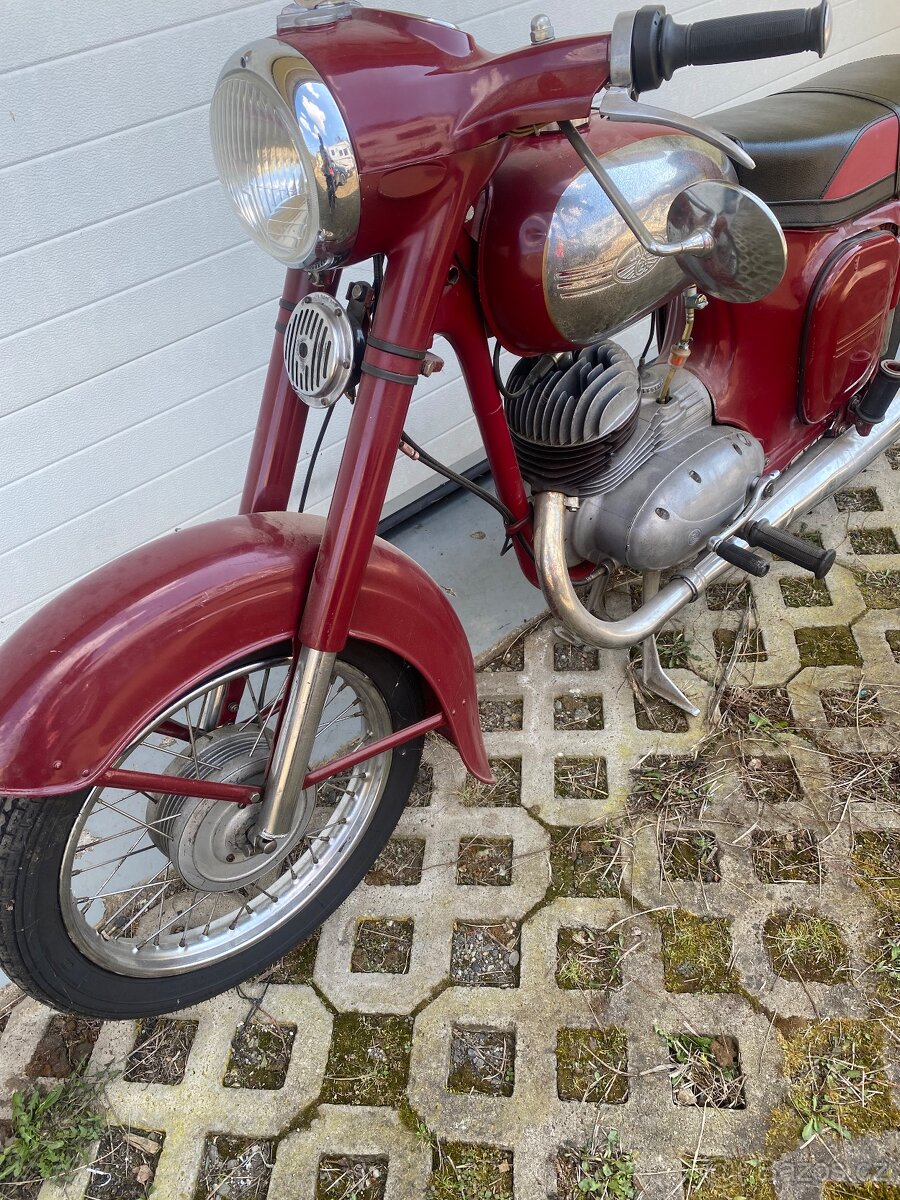 Kývačka ČZ 125 typ 453.01 - 2
