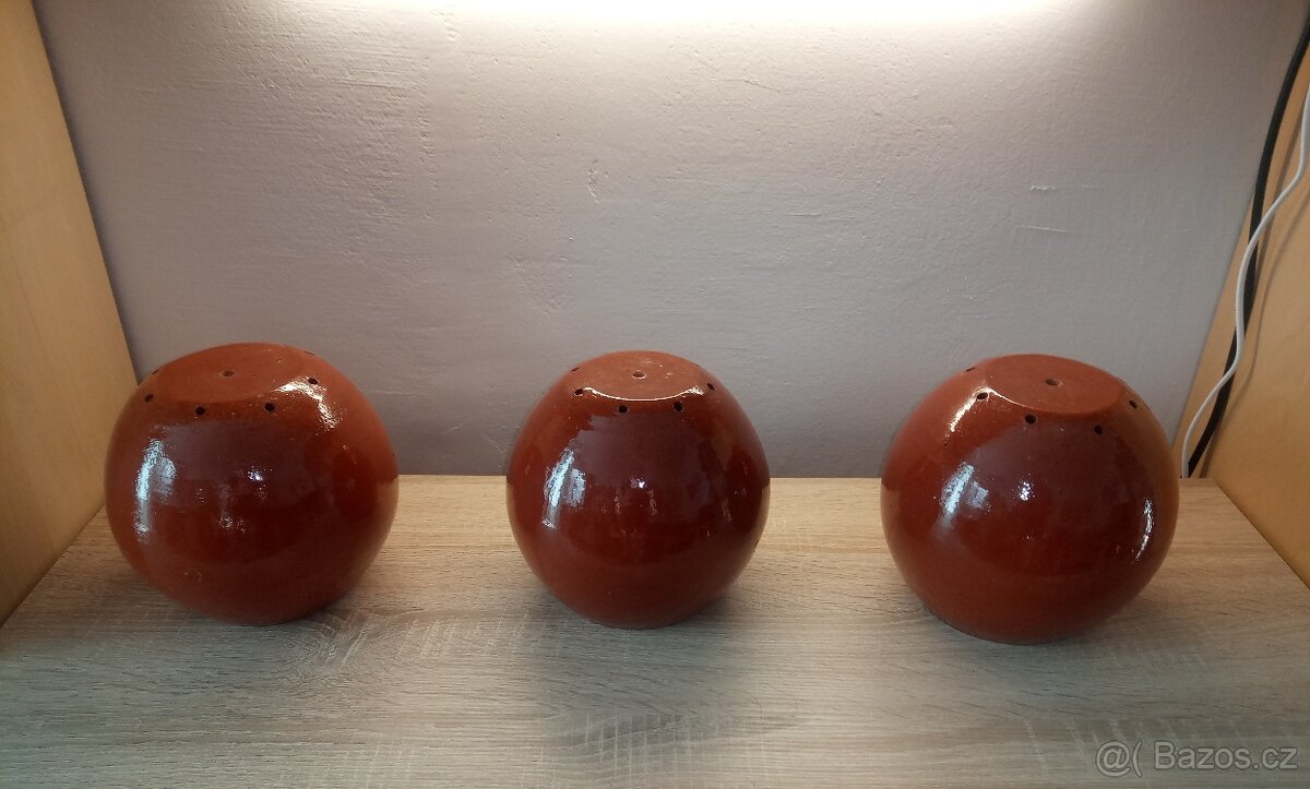 Keramické stínítka světel. - 2