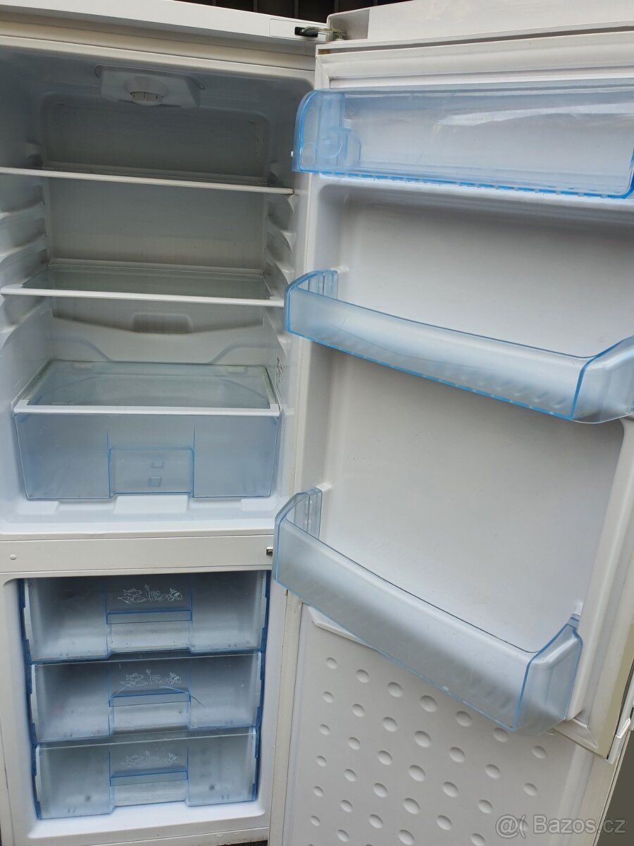 A+ lednice 2-dvéřová dole velký mrazák - 2