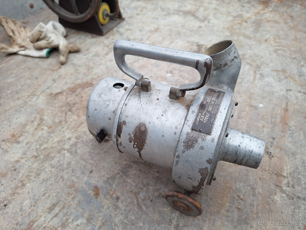 Vysavač prachu PRAGA - 2