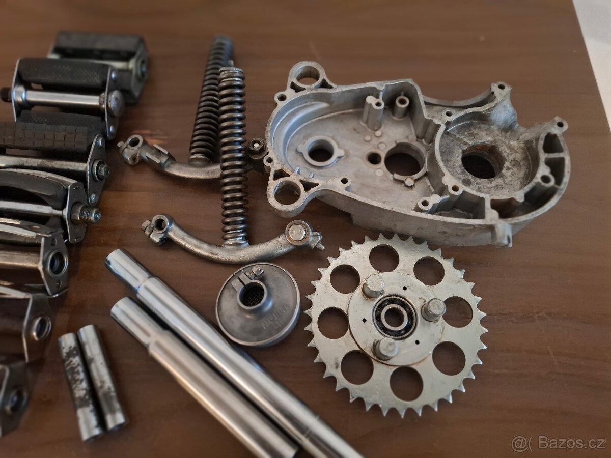 Prodám soubor dílů a motor na Stadiona S11 po GO - 2