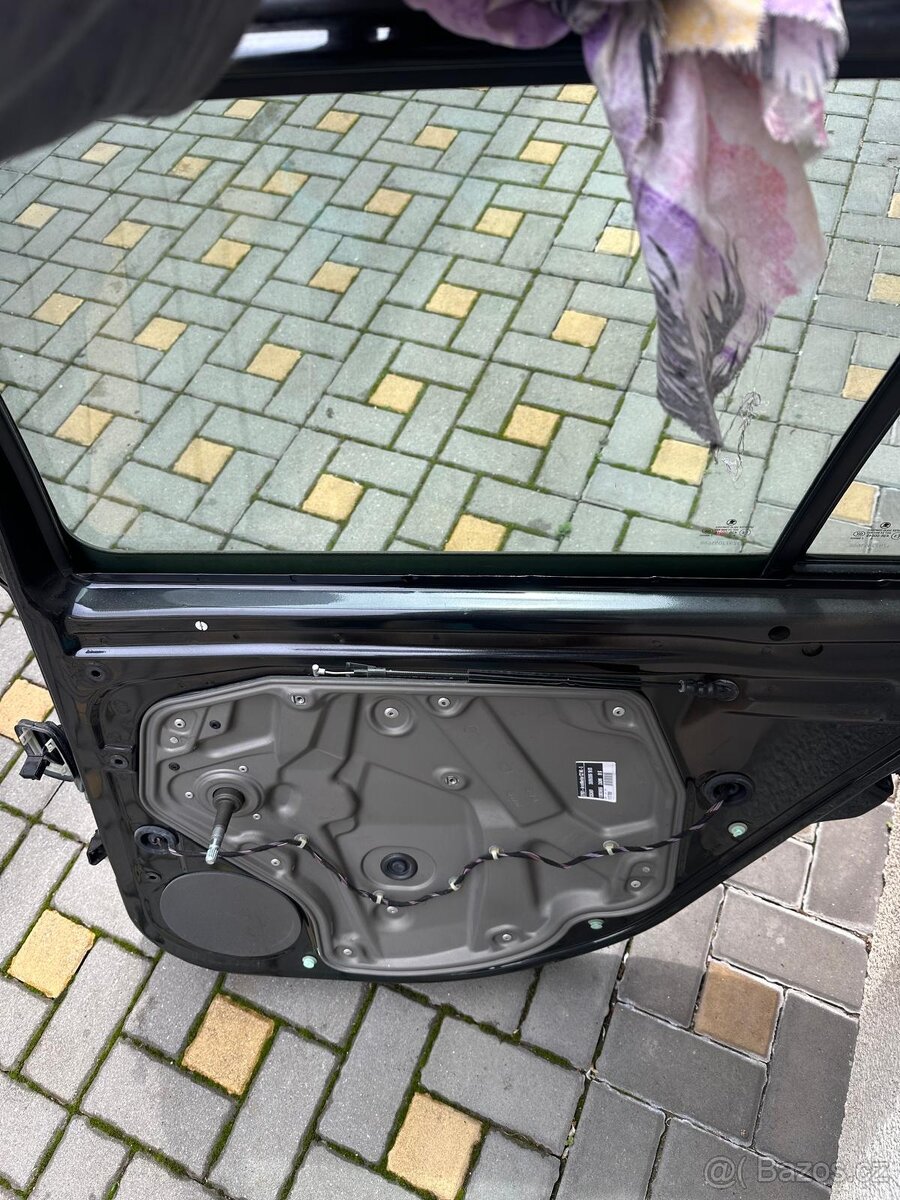 Škoda Octavia 2 Combi pravé zadní dveře 9910. - 2