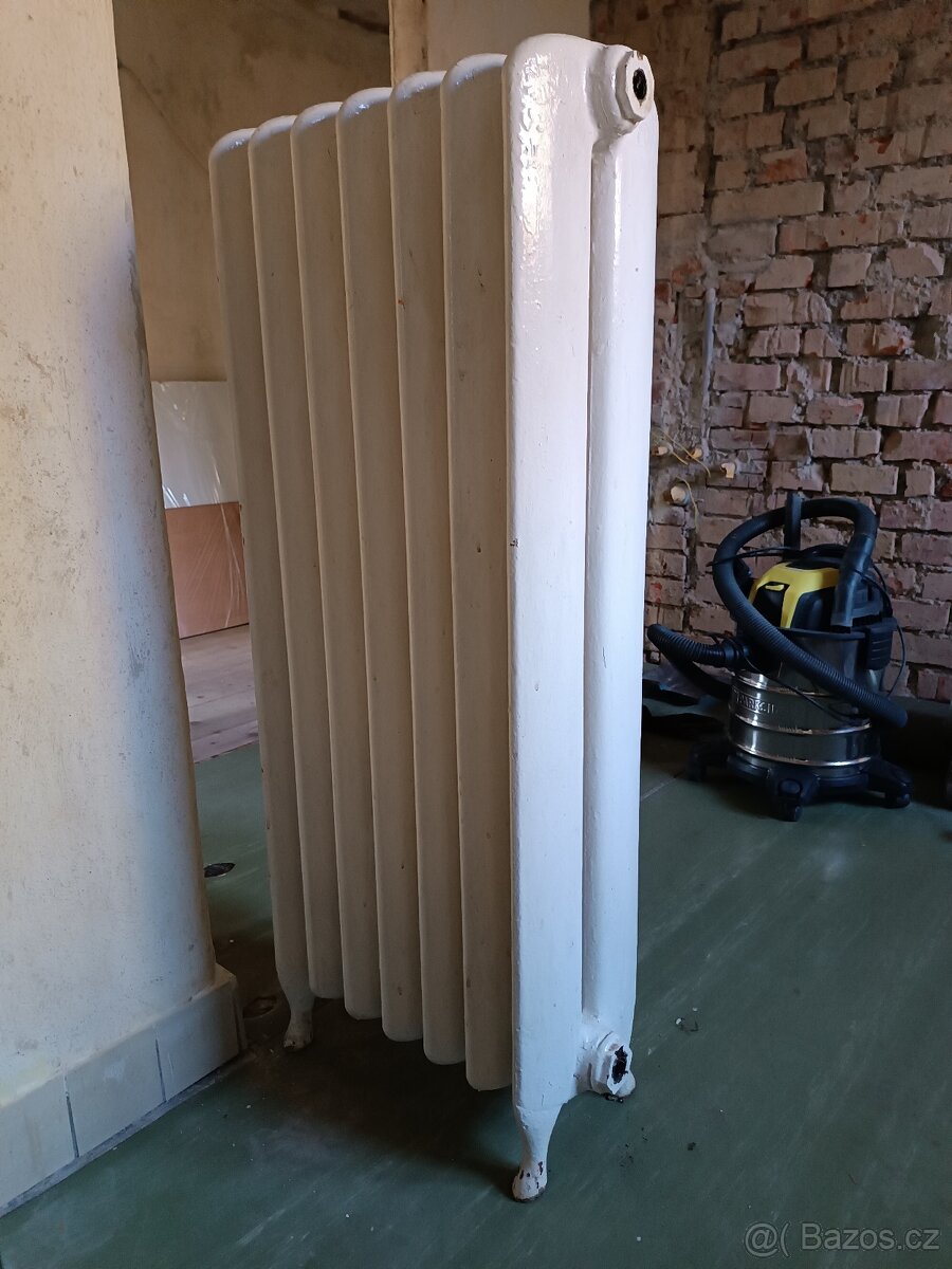 Litinový radiátor na nožičkách - 2