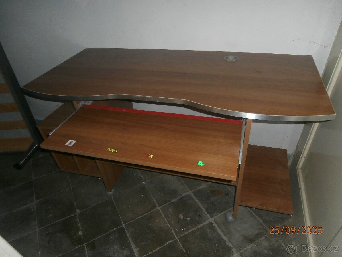 Pc stůl - 2
