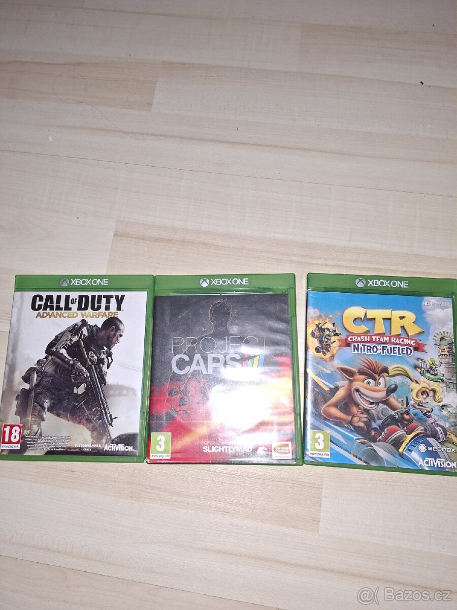 Xbox one S 512 gb s účtem - 2