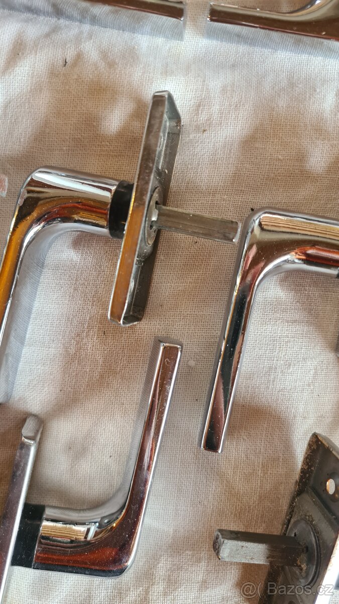 Rozvory a jiné okenní kování - 2