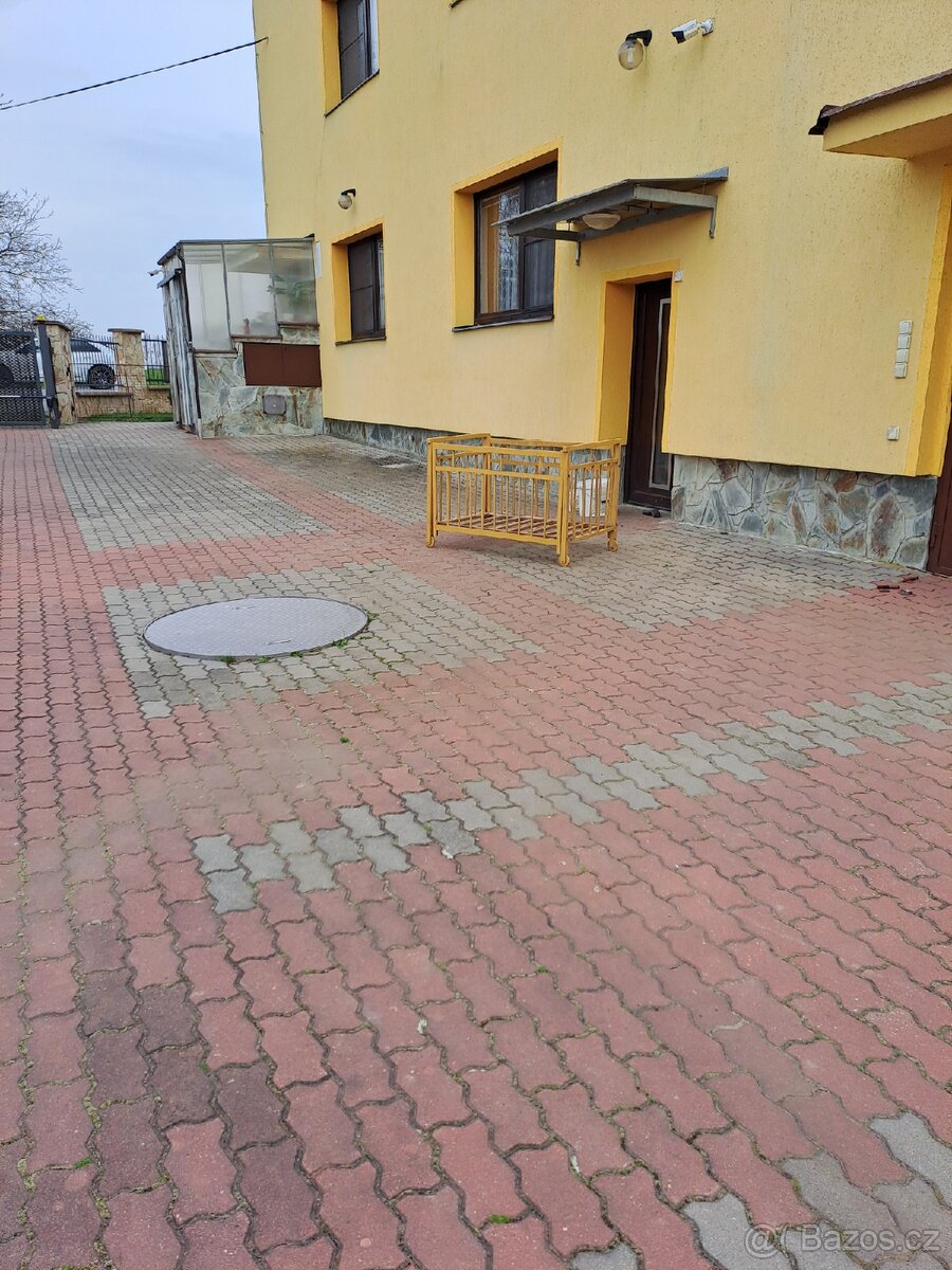 Dřevěná dětská postýlka - 2