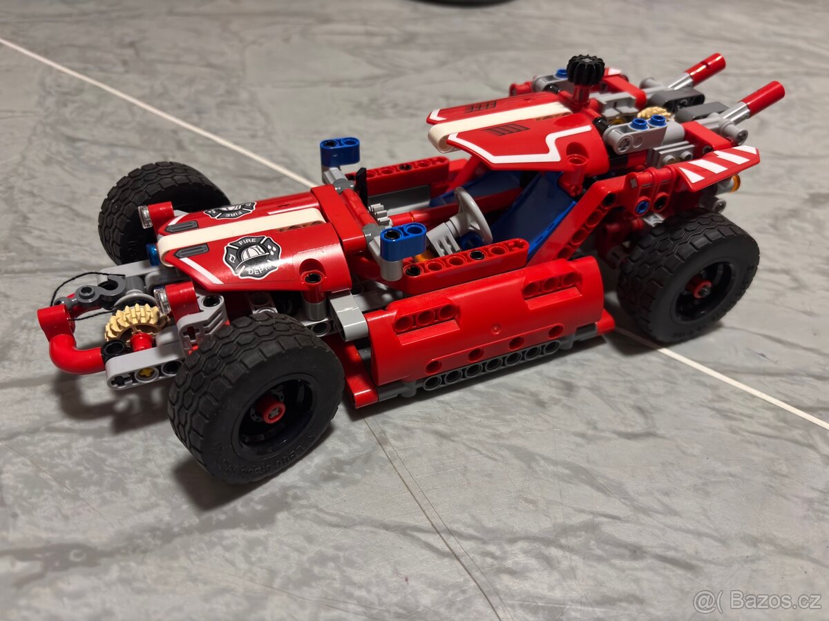 LEGO Technic Přeprava kontejnerů + záchranné auto - 2