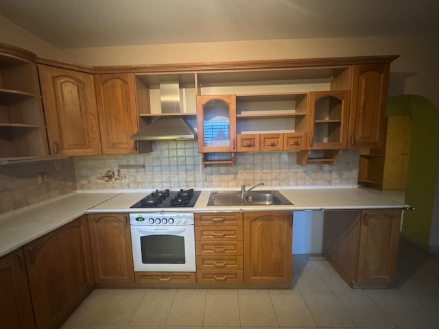 Kuchyňská linka - dvířka z masivu - 2