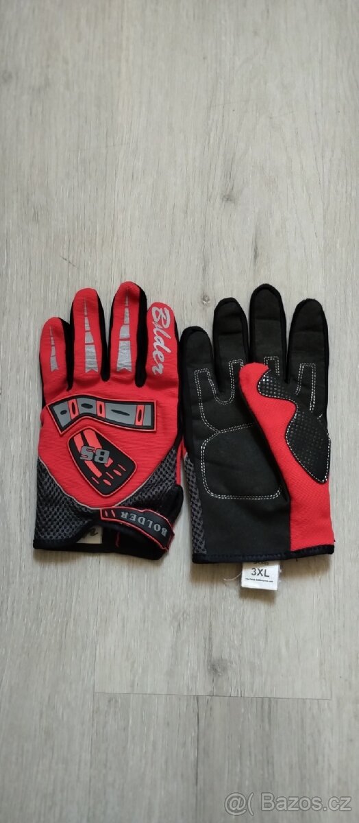 Oblečeni na motokros - 2