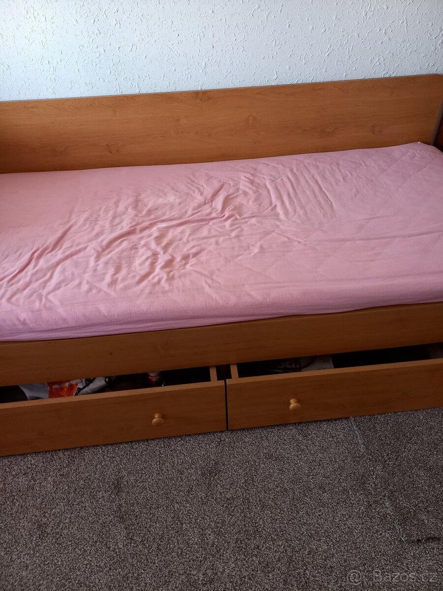 DŘEVĚNA POSTEL - VELKY ÚLOŽNÝ PROSTOR - 2