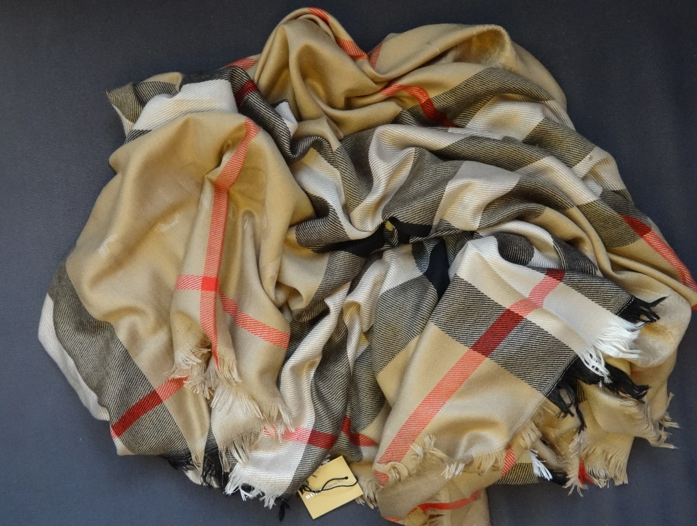 Béžový šátek Burberry - 2