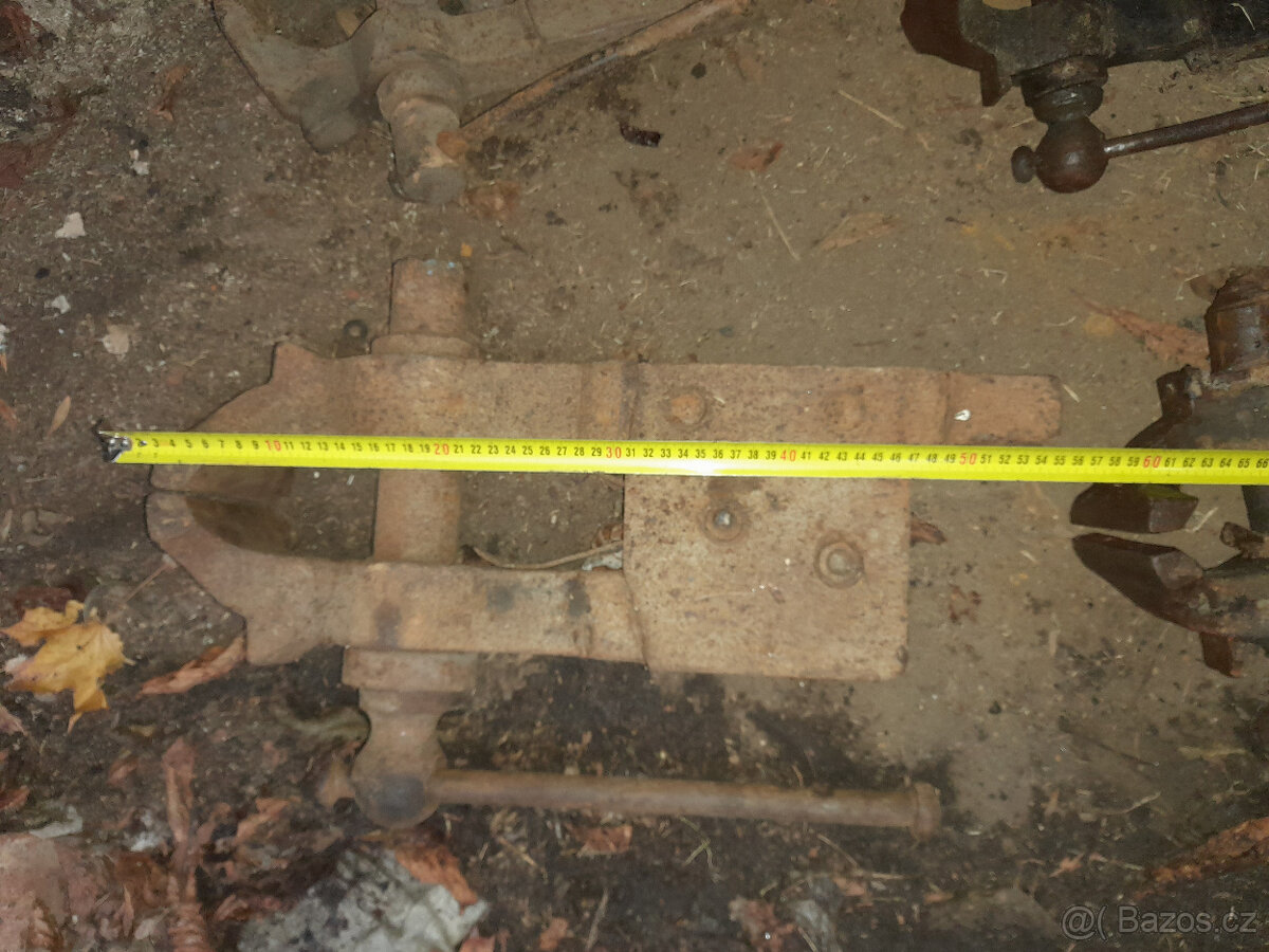 Konvolut kovářských svěráků - 2