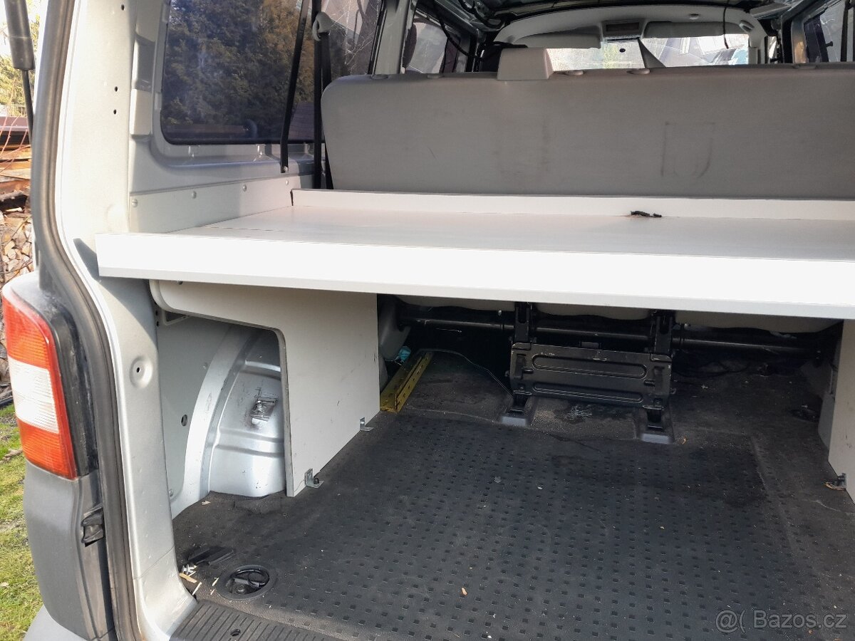 Díly z VW T5 /T6 – nezávislé topení, stolek, police, postel - 2