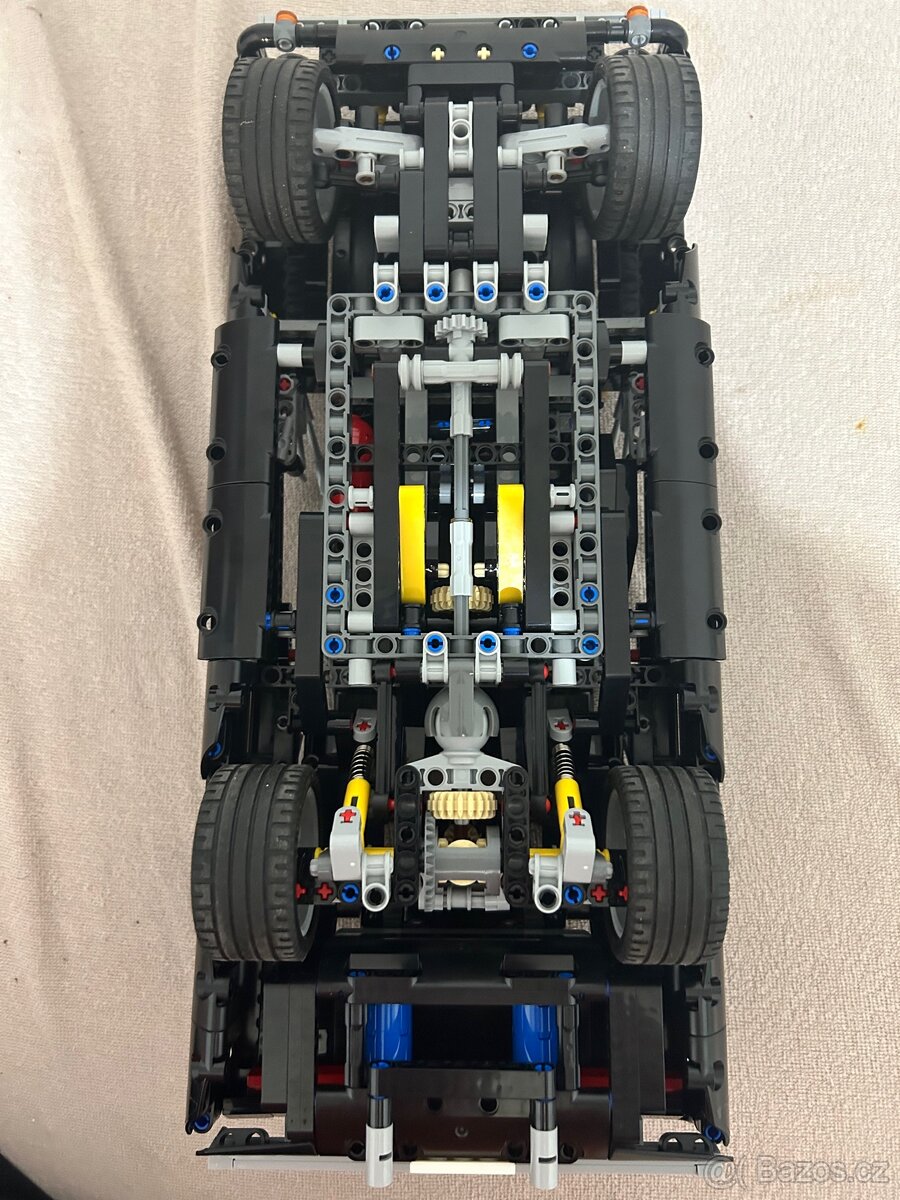 LEGO Technic Dom’s Dodge Charger (42111) - 2