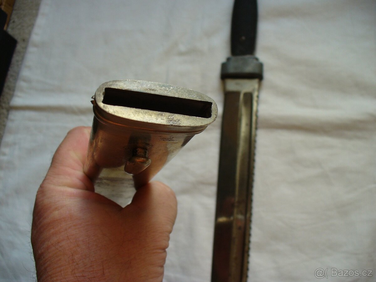 Nemecky-zdravutni tesak DRK-"upraven po roce1945-"k renovaci - 2