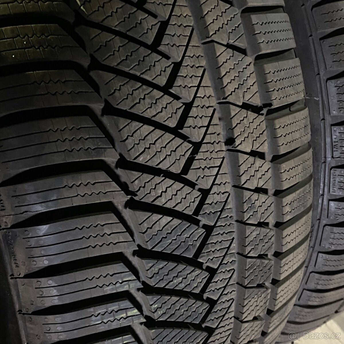 Zimní pneu 245/45 R18 100V Continental 7,5-8mm - 2