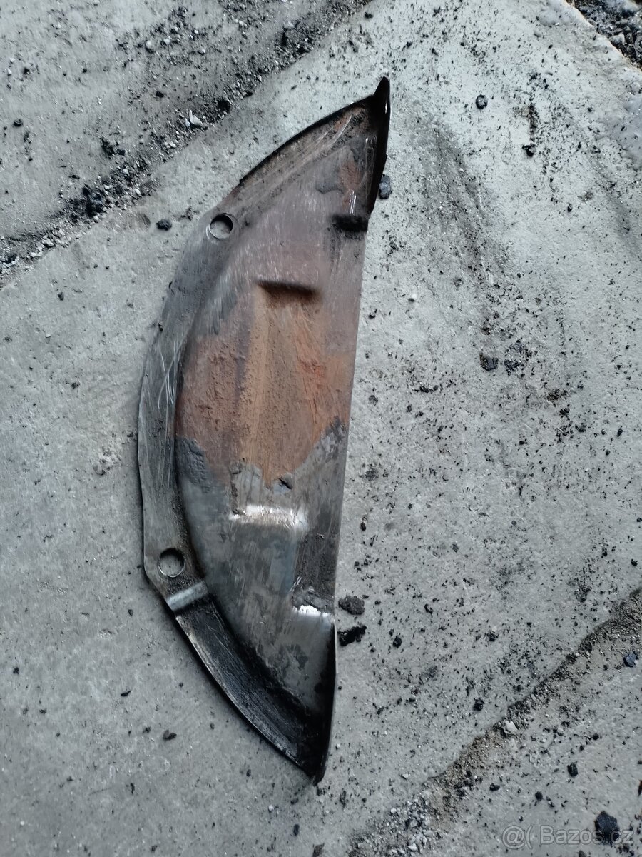 Škoda 105L 120L Rapid plech motoru - 2