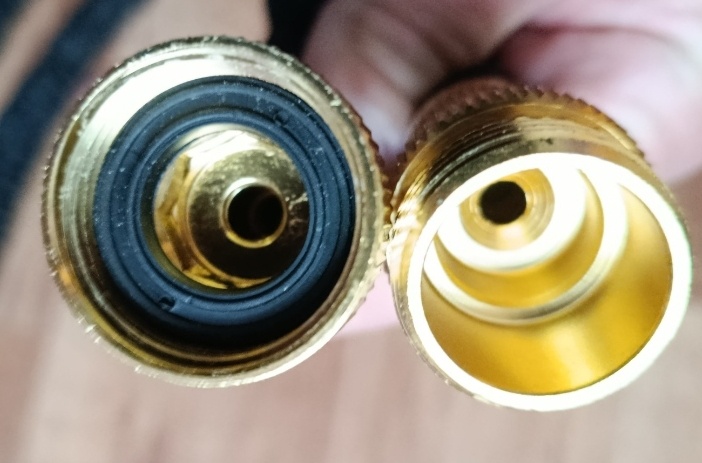 Smršťovací nepoužitá zahradní hadice černá 10m, mosaz 1" - 2