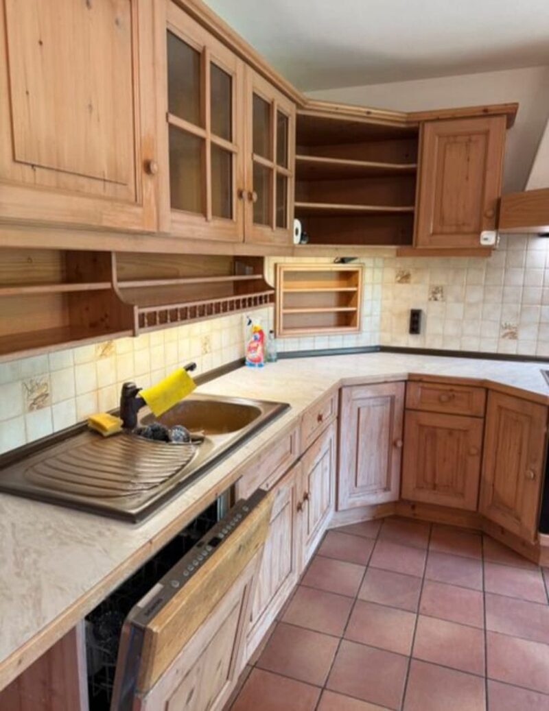 Velká kuchyně z masivu se spotřebiči,5675 - 2