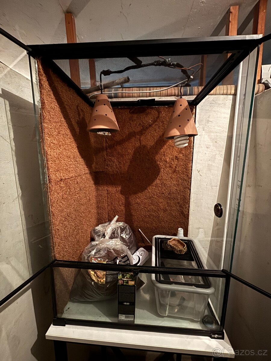 terárium pro chameleona se stolkem - 2