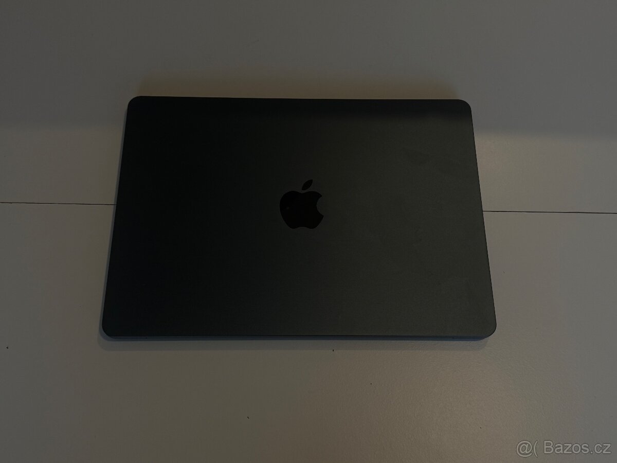 MacBook Air 13" M3 | 16GB RAM | Baterie 99% | 70W adaptér - 2