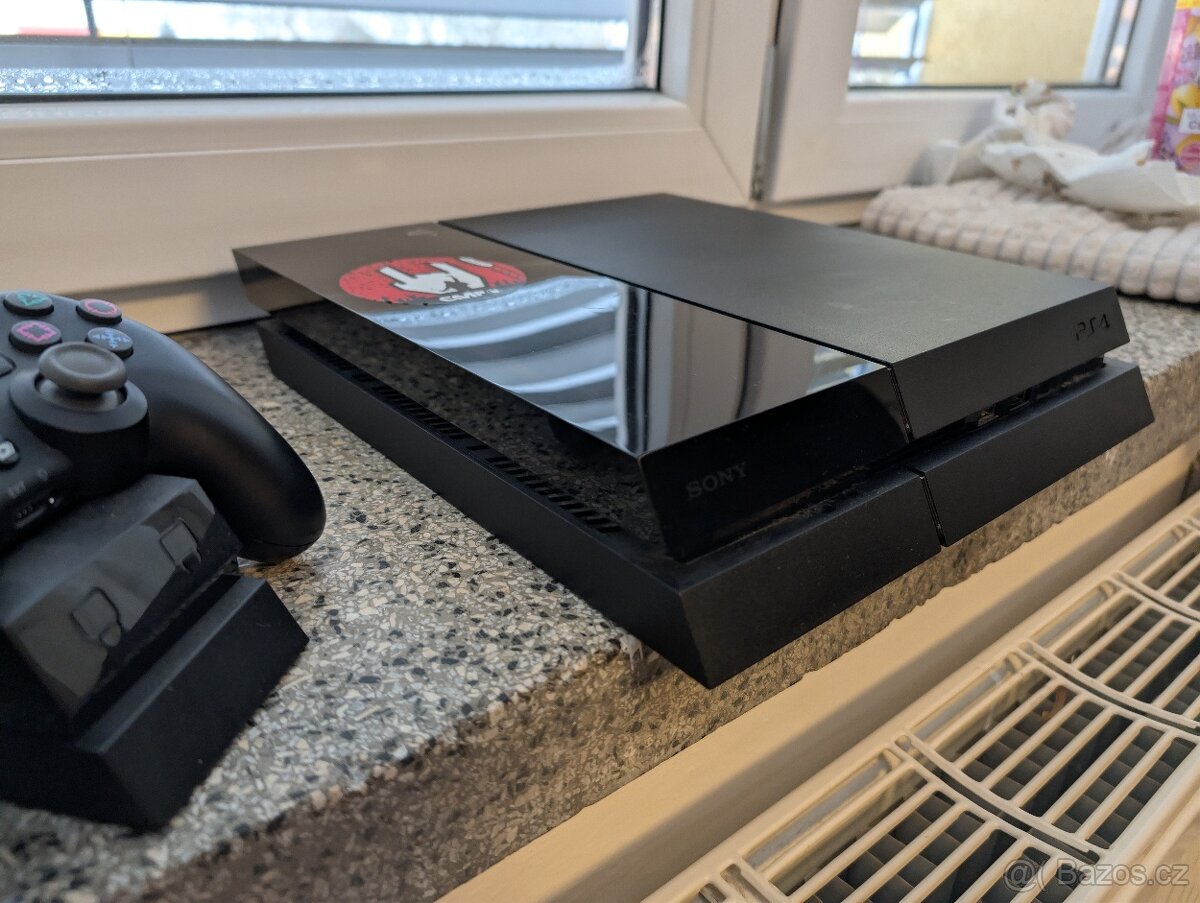PS 4 500GB + ovladač a nabíjecí stanice - 2