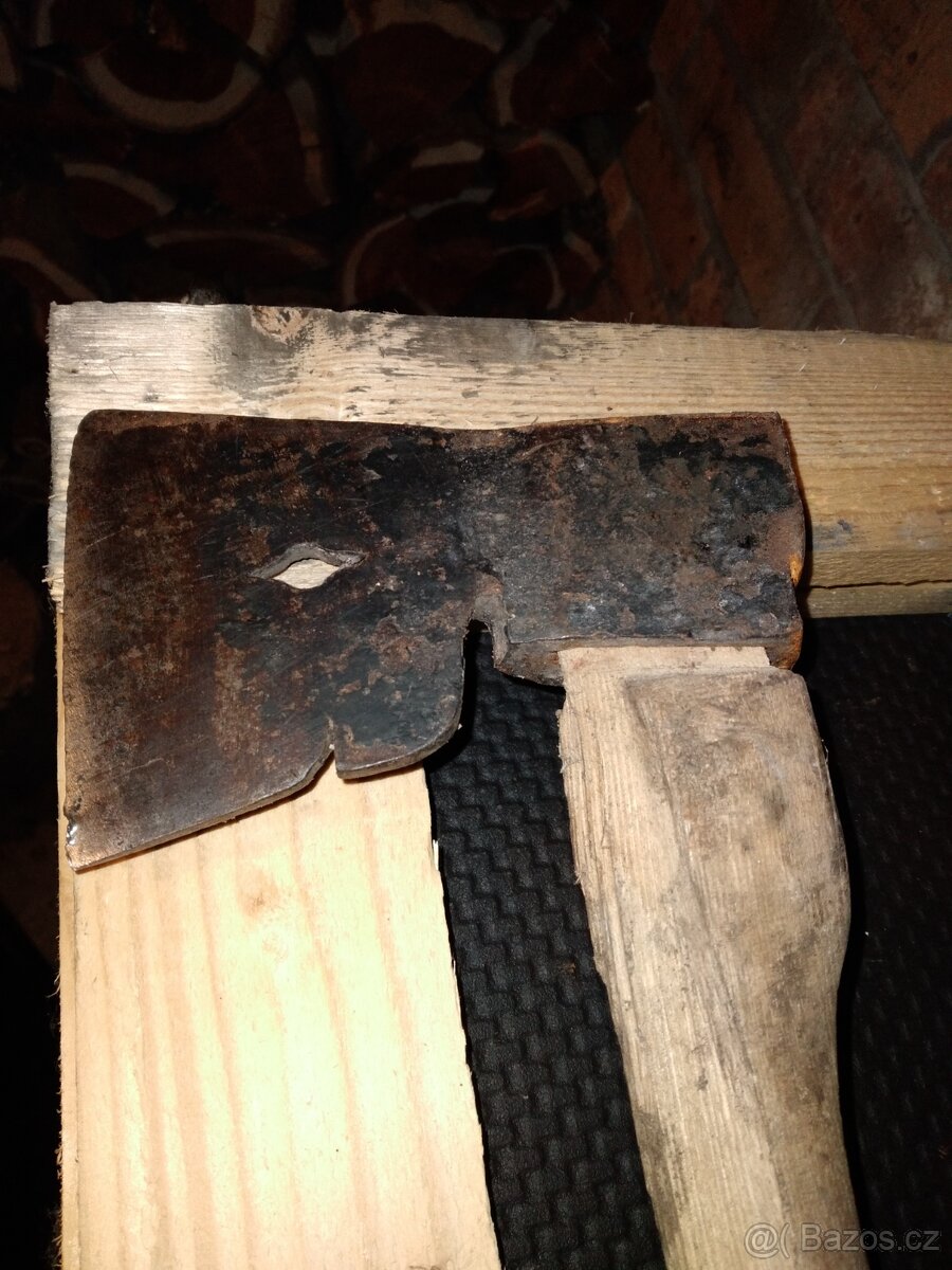 Tesařská sekera - 2