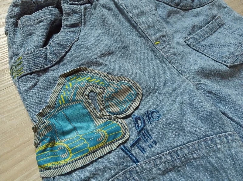 Džínové kraťasy s bagrem - 2