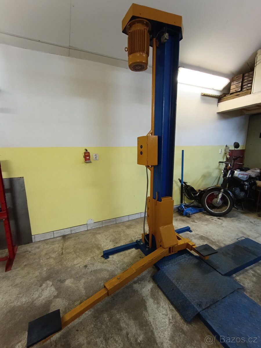 Dvousloupový hever, zvedák - 2