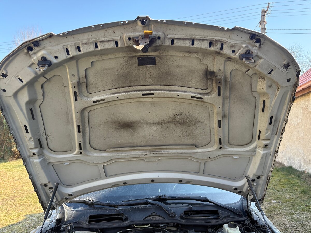 Kapota BMW E90 Titansilber - 2