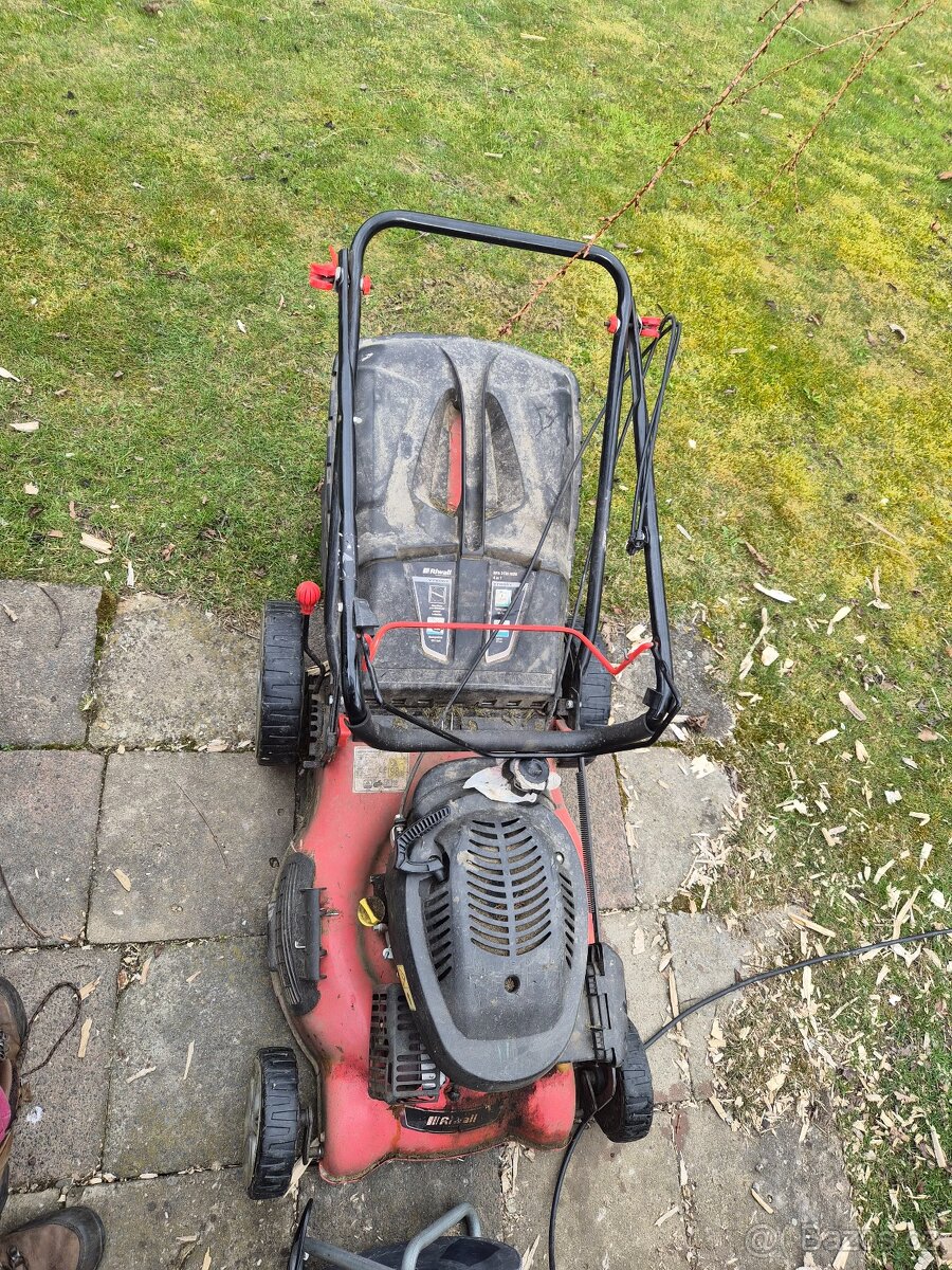 Prodam starsi sekacku Riwall - 2