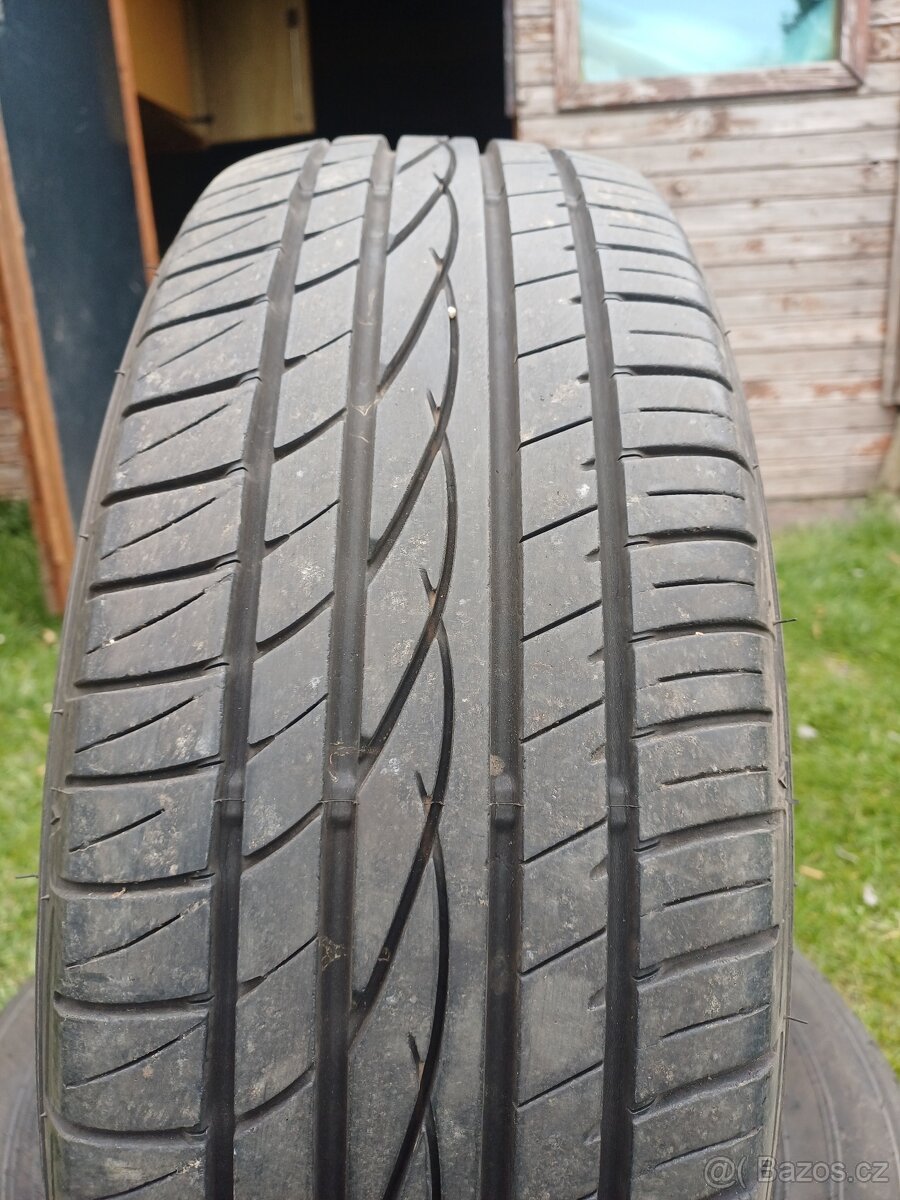 Prodám dvě letní pneu 185/60R14 Sumitomo - 2